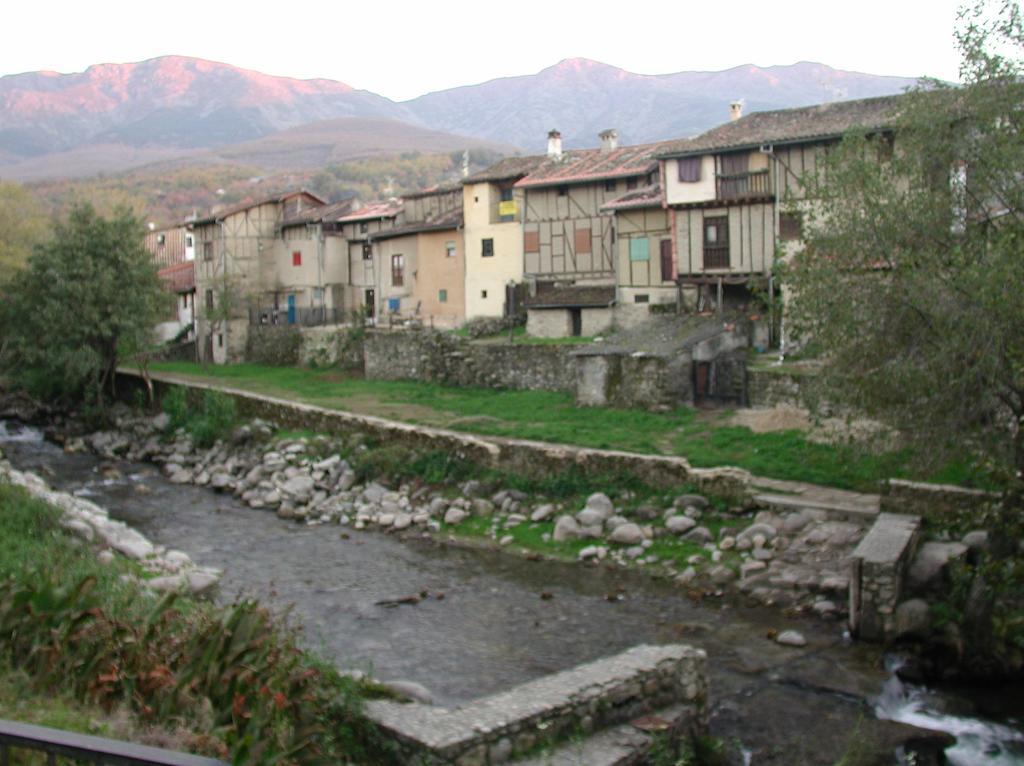 Albergue Turistico Valle Del Ambroz Hervas Bagian luar foto