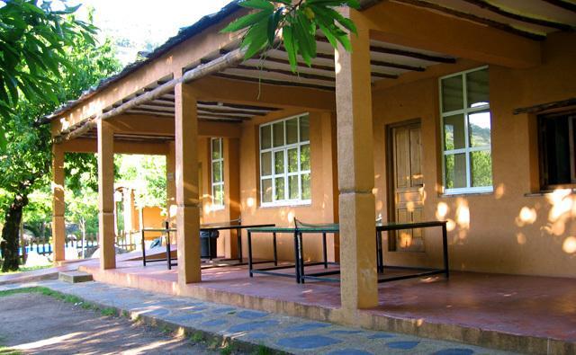 Albergue Turistico Valle Del Ambroz Hervas Bagian luar foto